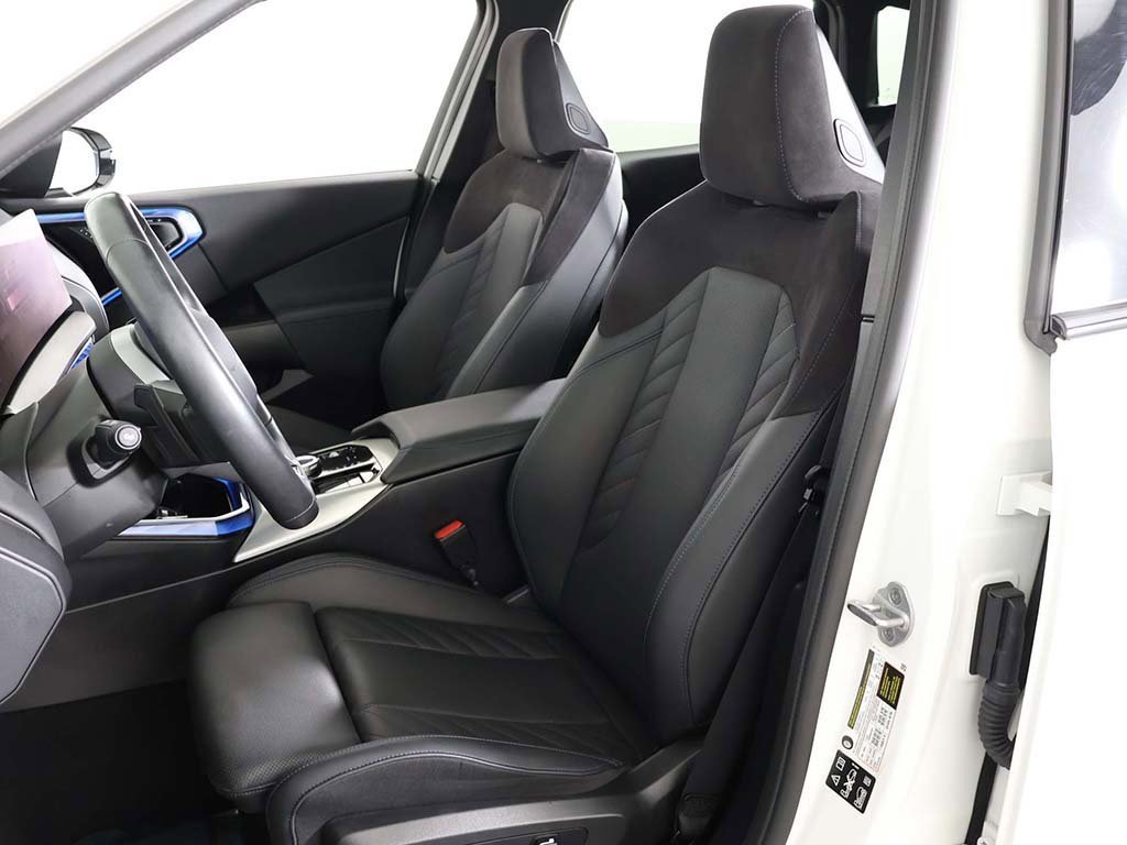 Used 2025 BMW X3 xDrive30i image 32