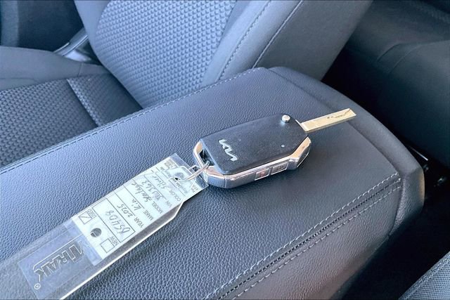 Used 2025 Kia Sportage LX image 30