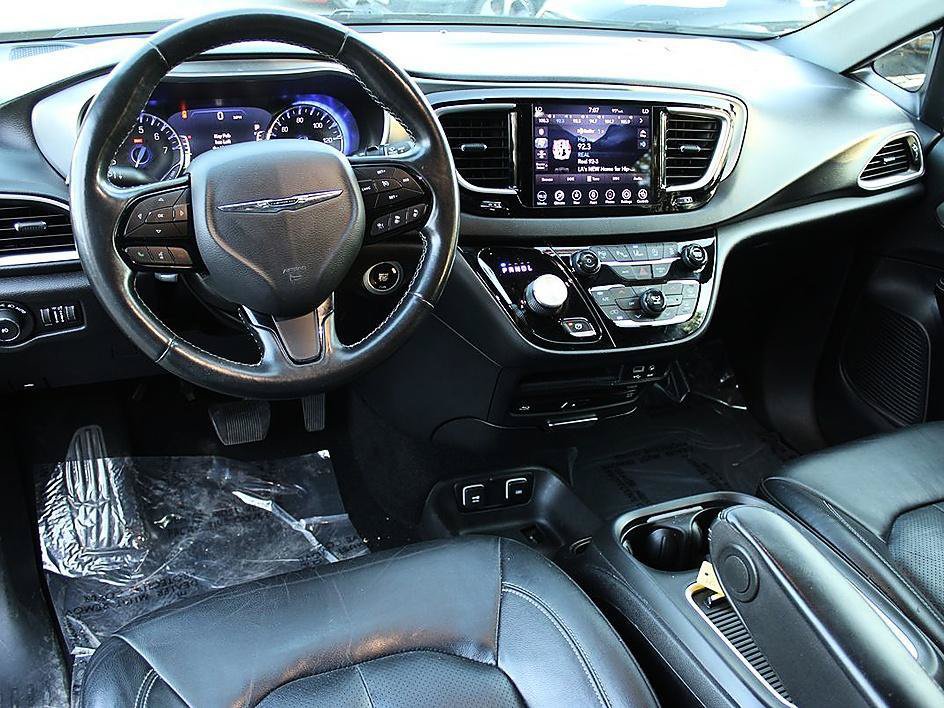 Used 2020 Chrysler Pacifica Touring-L Plus w/ Advanced Safetytec Group FWD image 14