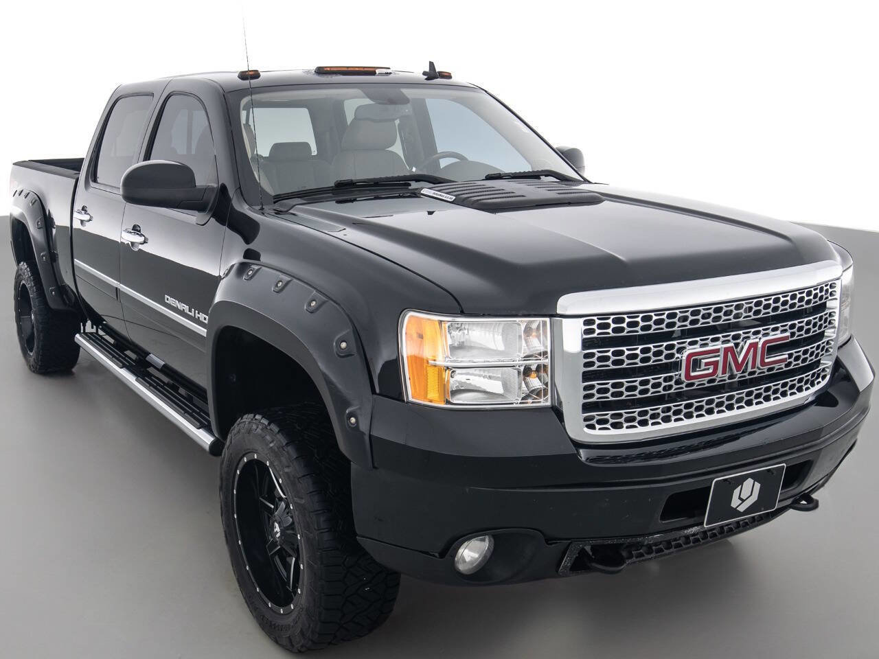 Used 2013 GMC Sierra 2500 Denali w/ Suspension Package, Off-Road AWD/4WD image 1