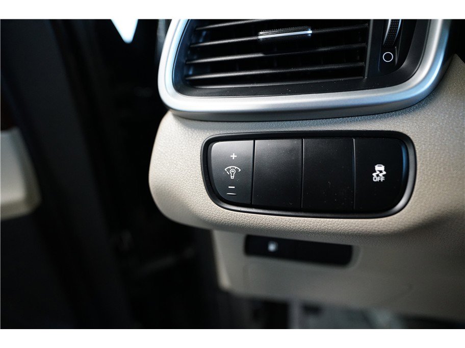 Used 2018 Kia Sorento AWD image 18