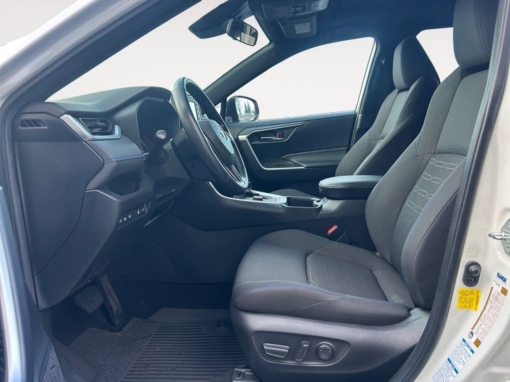 Used 2022 Toyota RAV4 SE image 15