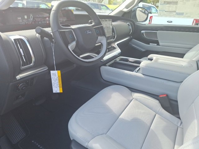 New 2025 Ford Expedition Platinum image 14