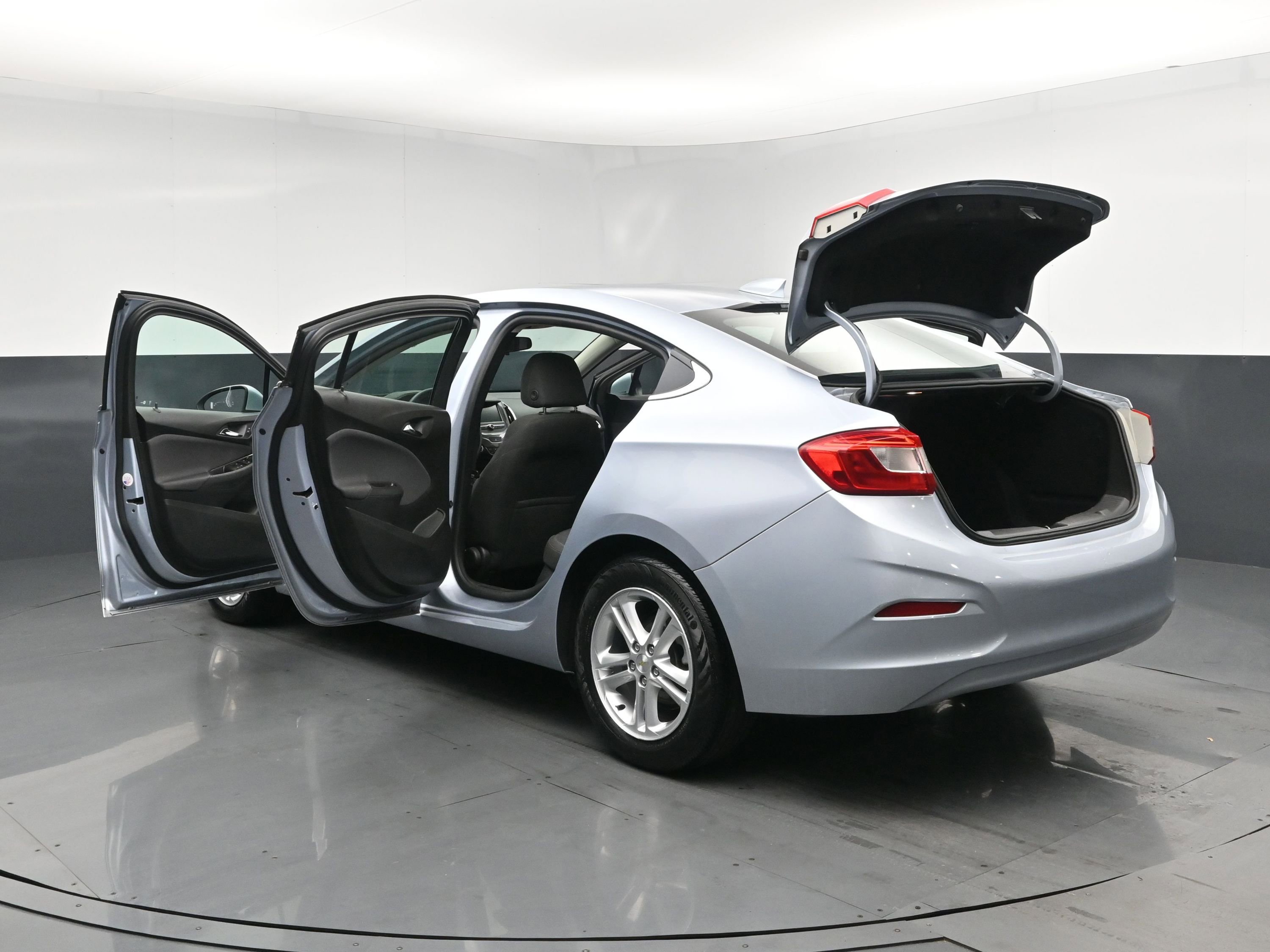 Used 2017 Chevrolet Cruze LT image 32