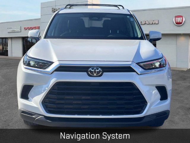 Used 2024 Toyota Grand Highlander AWD image 2