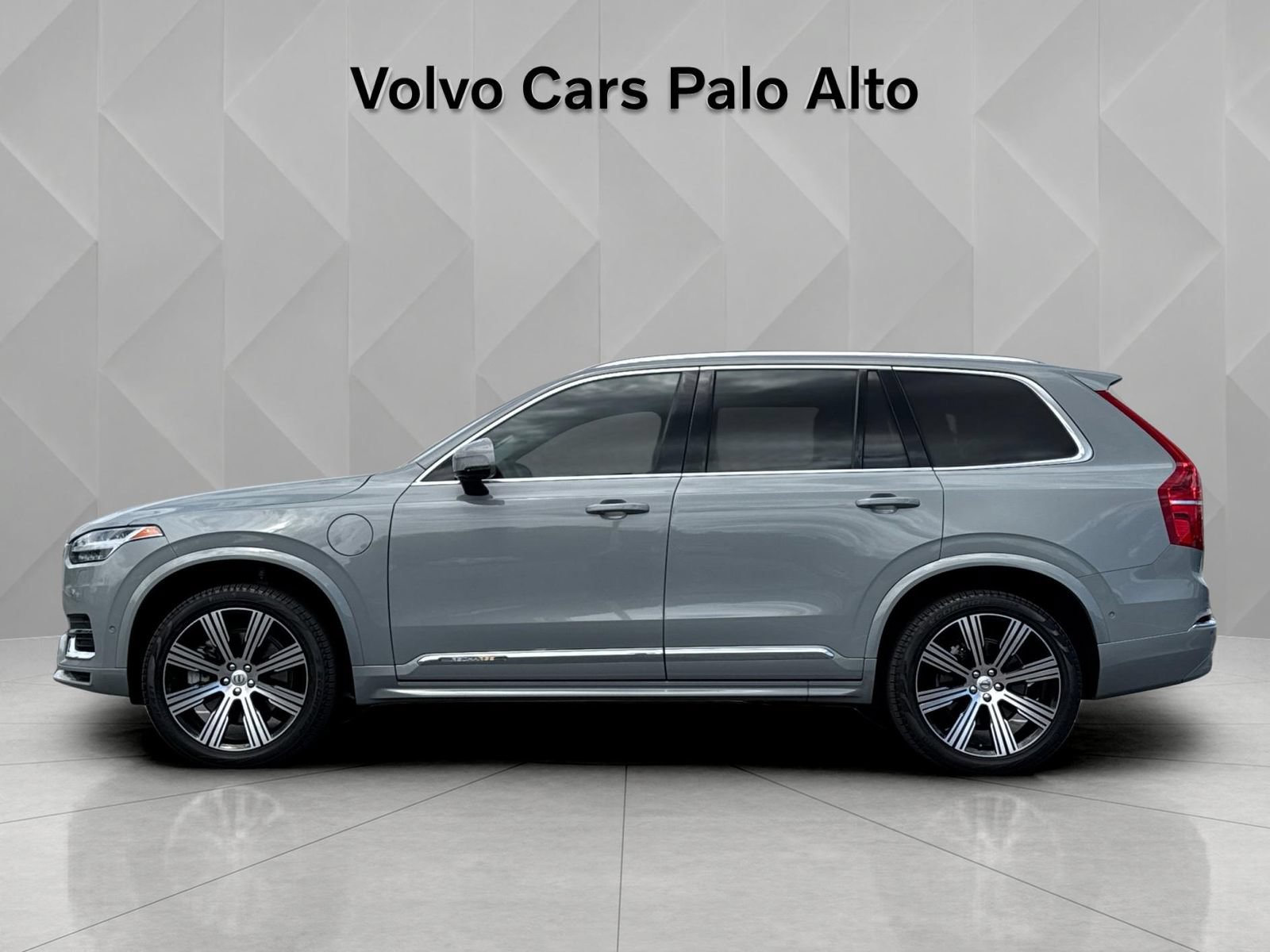 Certified 2024 Volvo XC90 T8 Plus w/ Protection Package Premier AWD/4WD image 7