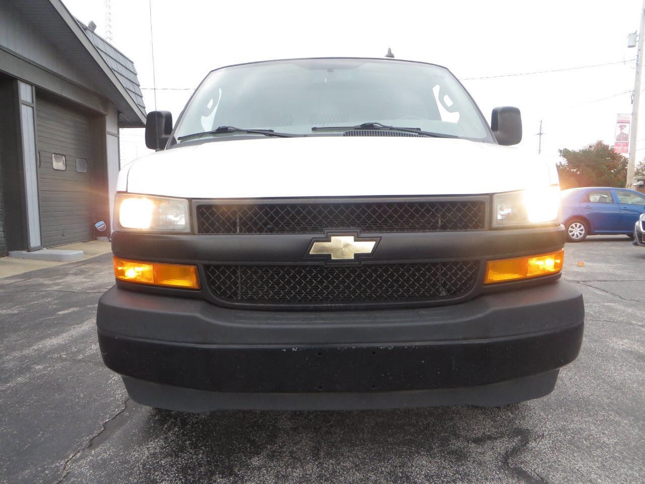 Used 2021 Chevrolet Express 2500 Extended w/ Driver Convenience Package image 5