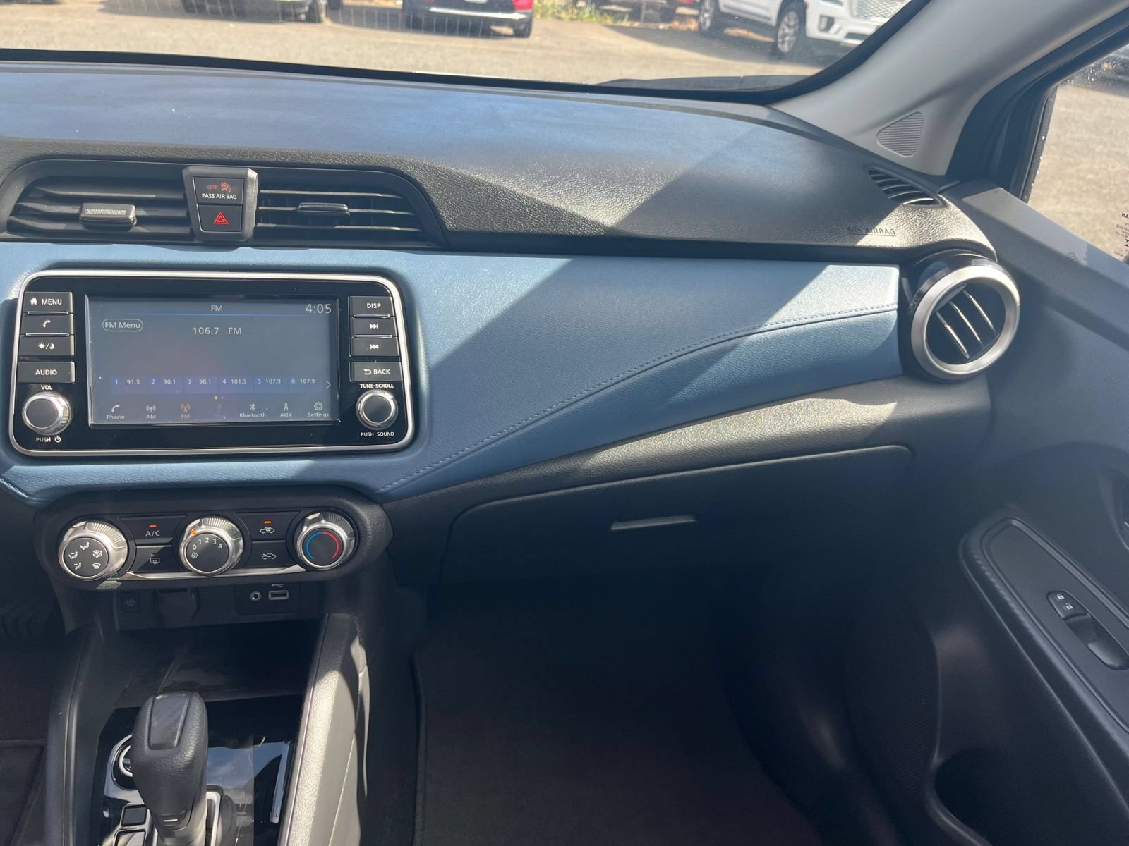 Used 2025 Nissan Versa SV FWD image 32