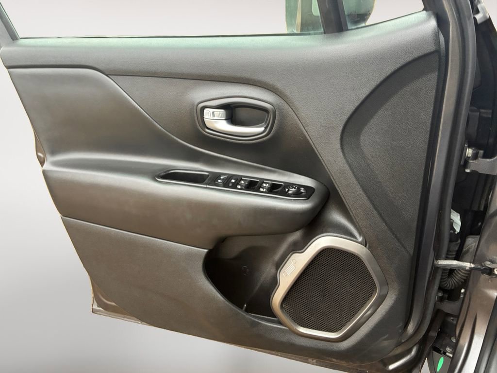 Used 2020 Jeep Renegade Limited image 28