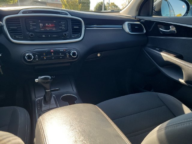 Used 2016 Kia Sorento FWD image 11