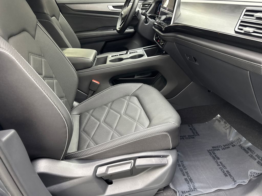 Used 2025 Volkswagen Atlas Cross Sport SE image 44