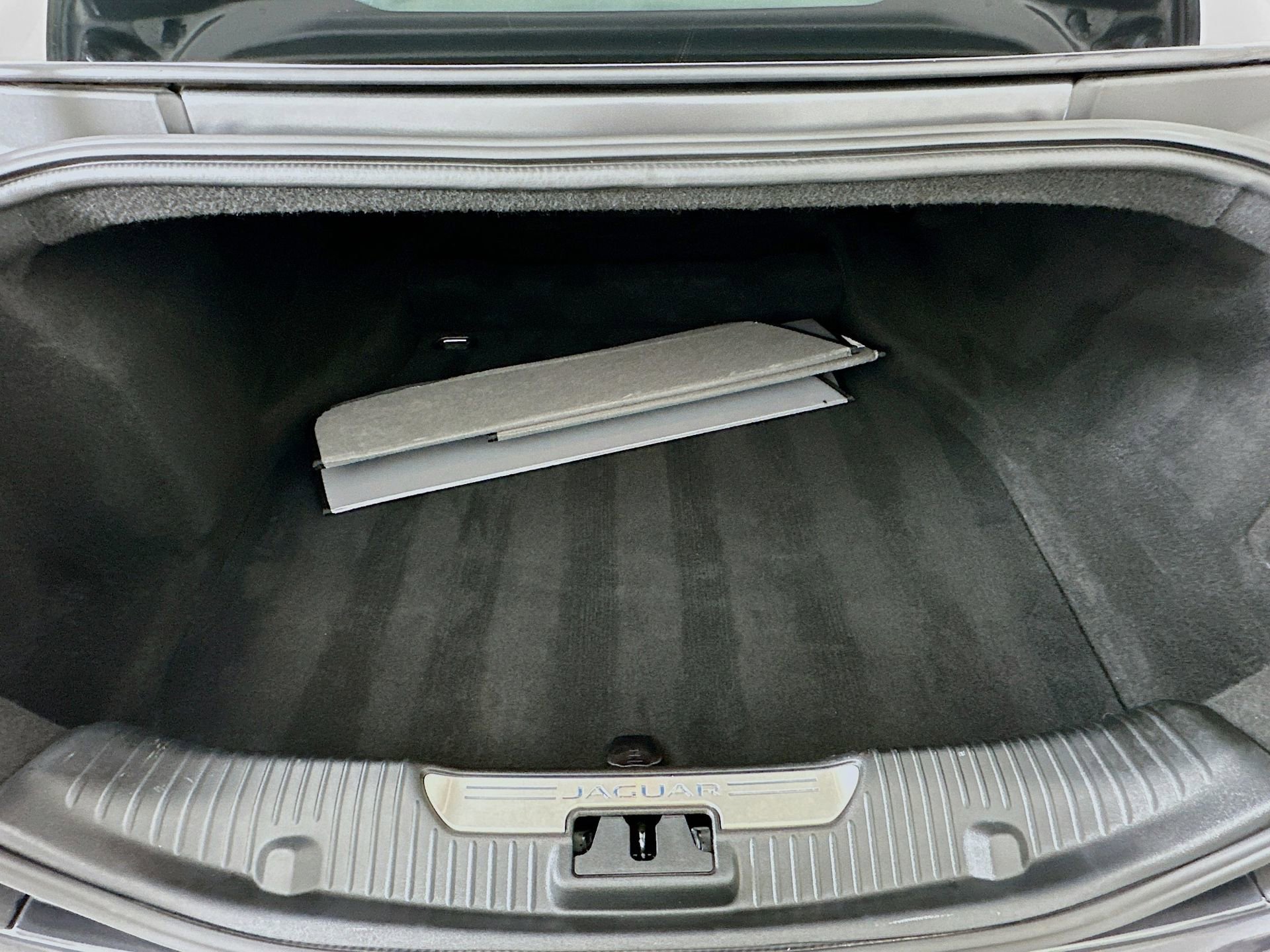 Used 2016 Jaguar XJ L Supercharged image 28