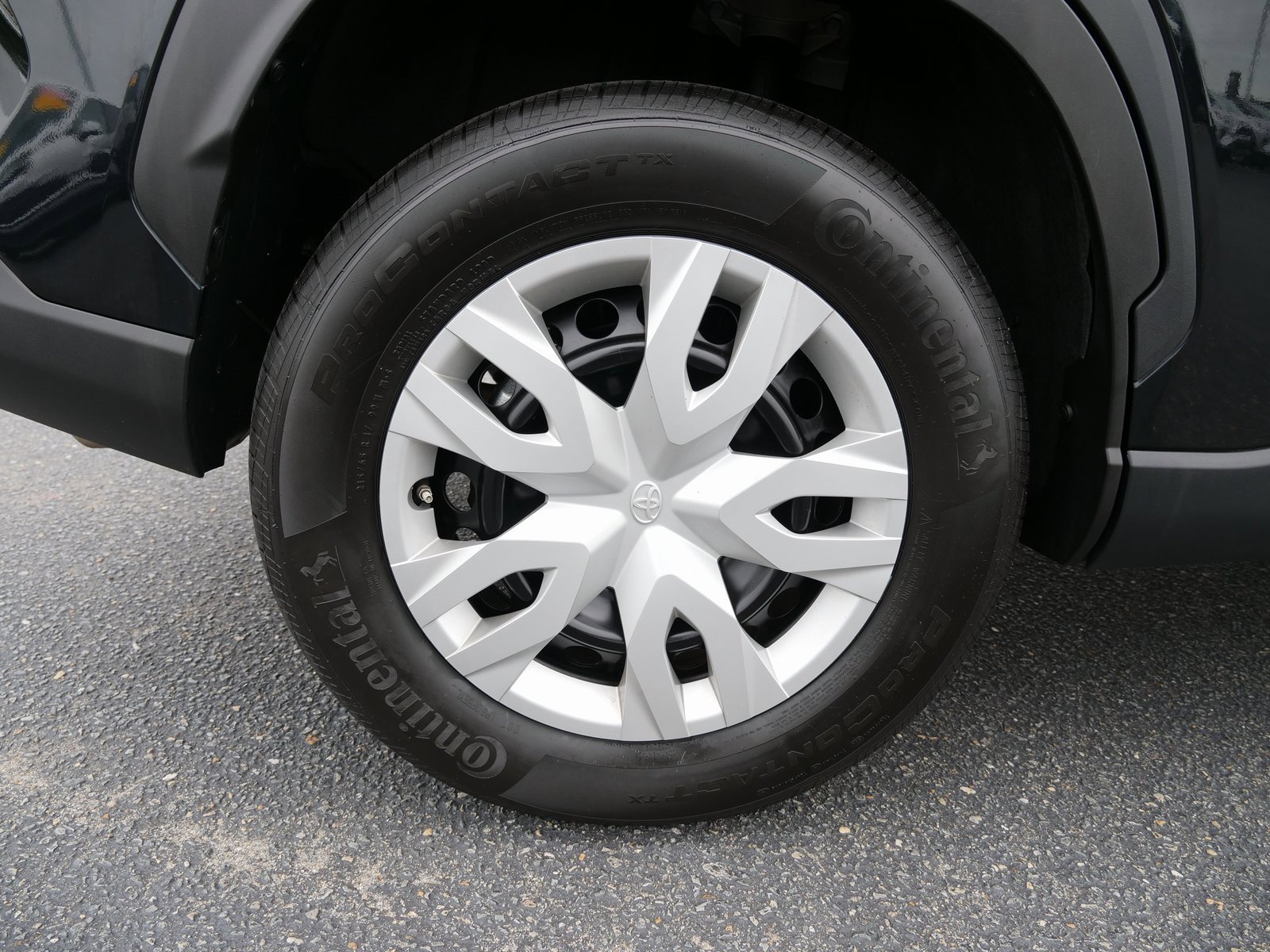 Used 2024 Toyota Corolla Cross L image 12