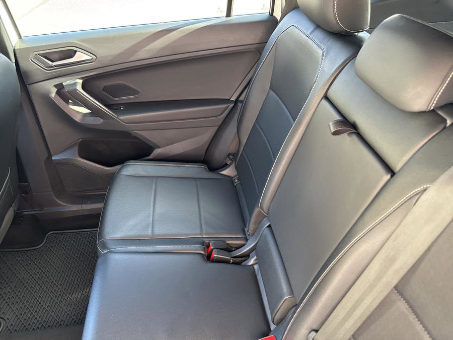Used 2021 Volkswagen Tiguan SE R-Line image 18