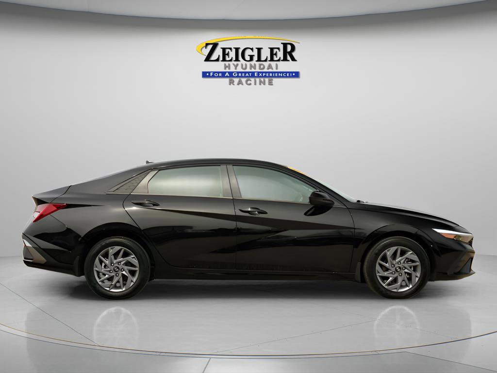 Certified 2025 Hyundai Elantra Blue FWD image 9