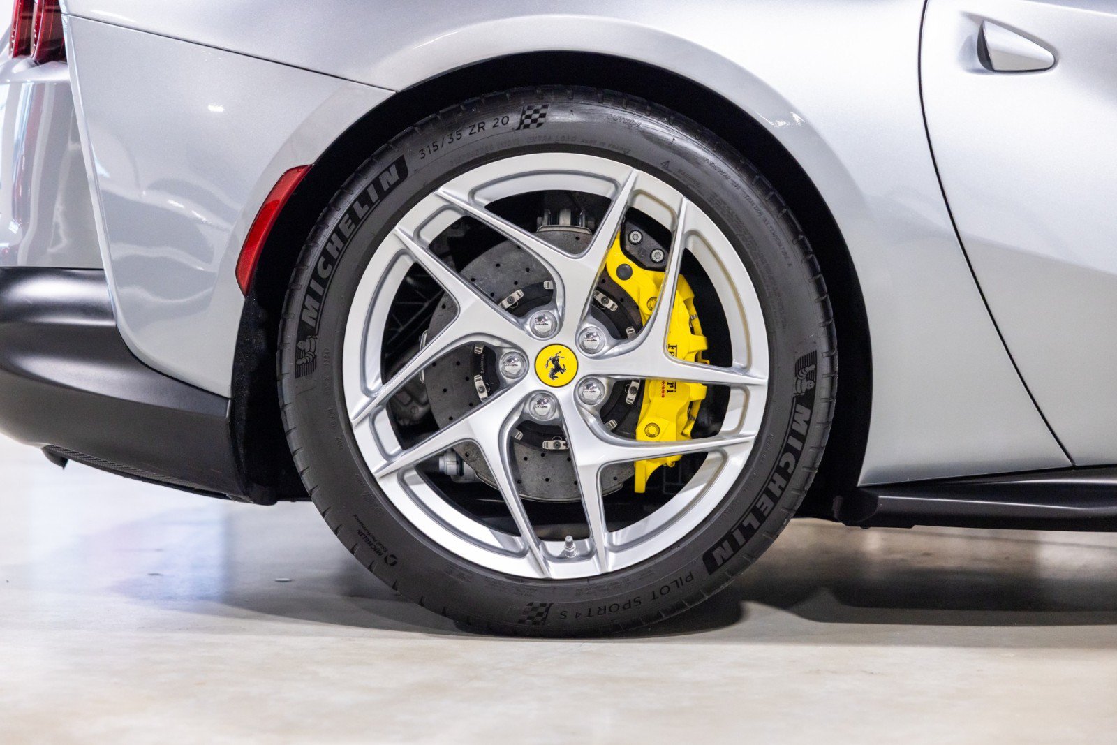 Used 2019 Ferrari 812 Superfast RWD image 24