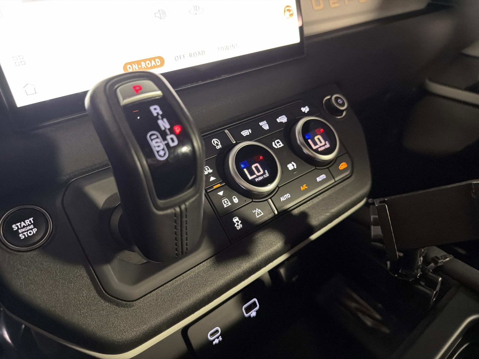 Used 2023 Land Rover Defender 130 SE AWD/4WD image 43