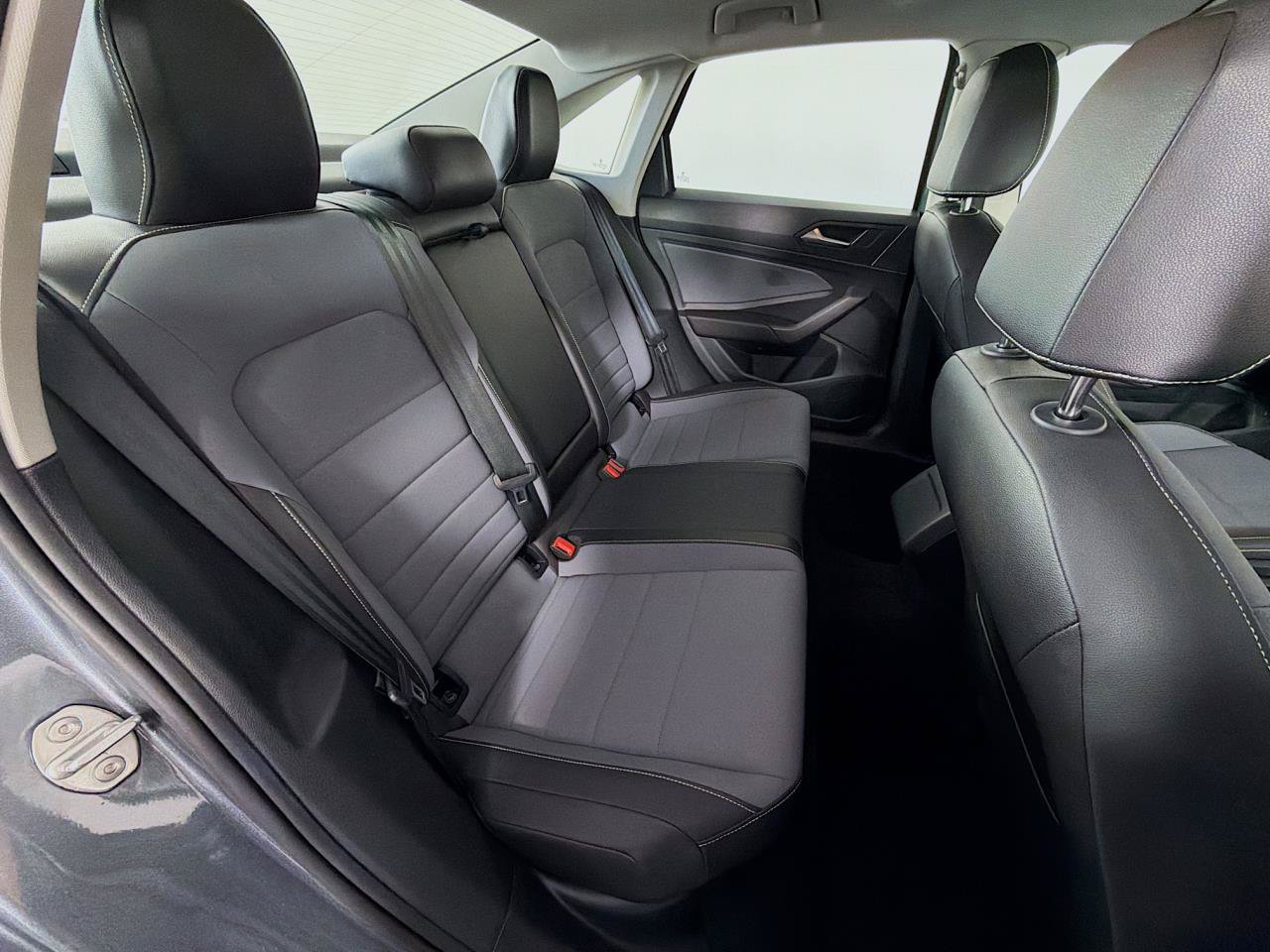 Used 2025 Volkswagen Jetta SE FWD image 40