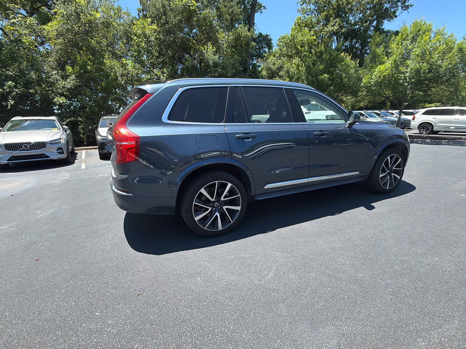 Used 2025 Volvo XC90 B5 Plus w/ Protection Package Premier AWD/4WD image 17