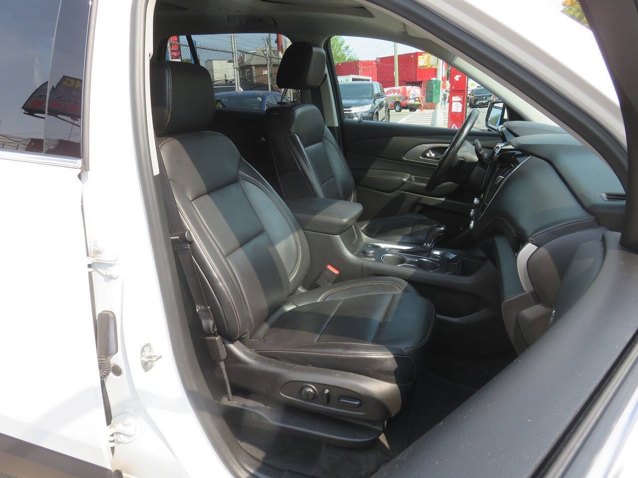 Used 2018 Chevrolet Traverse LT AWD/4WD image 8