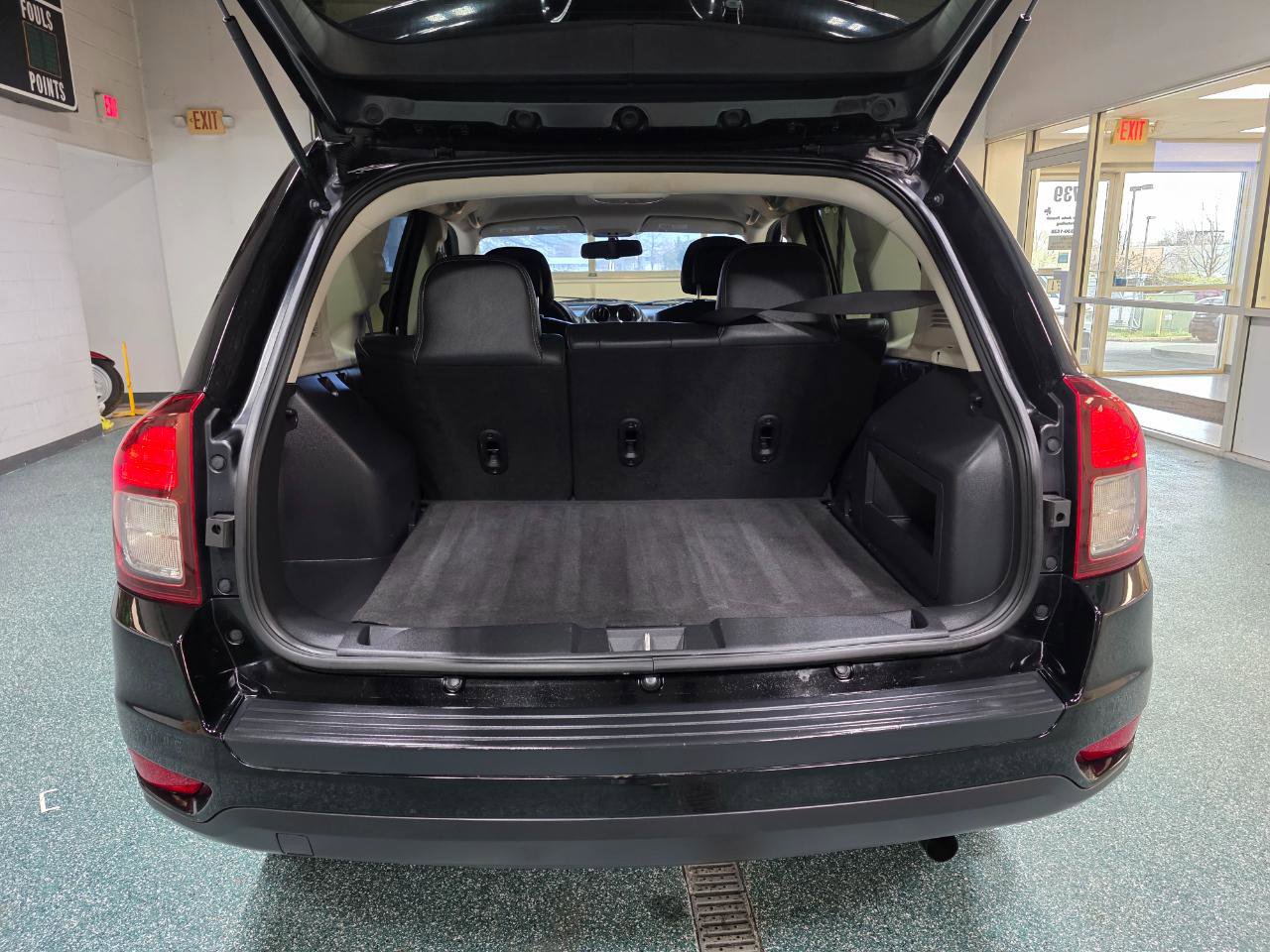 Used 2017 Jeep Compass Latitude image 21