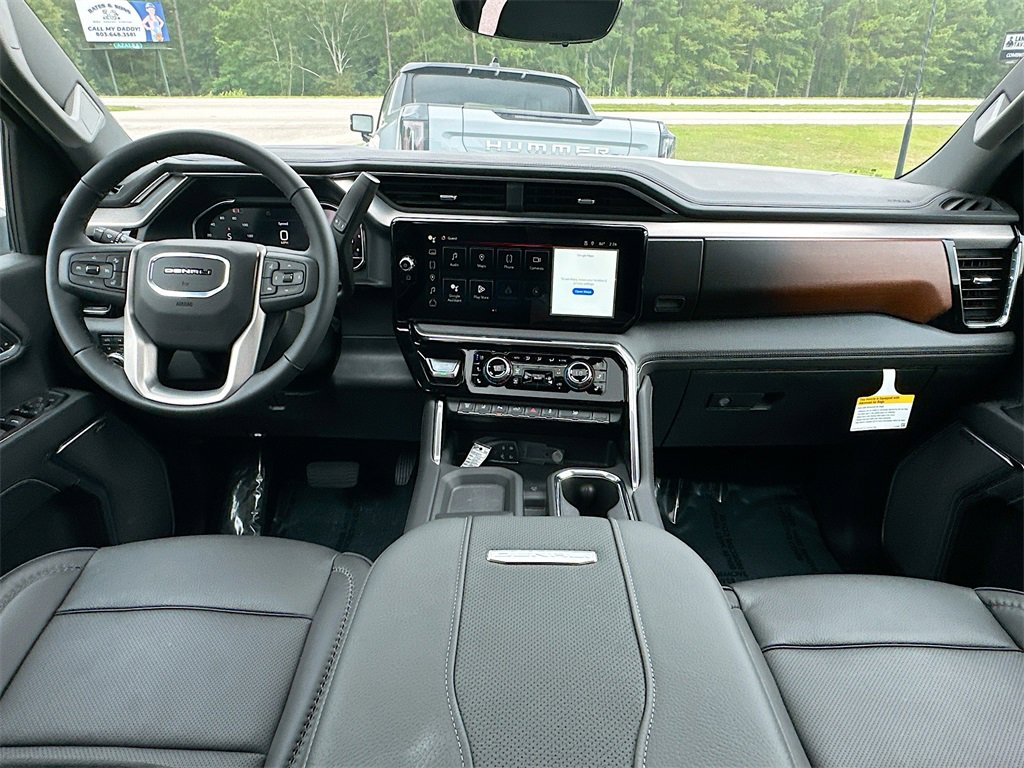 New 2025 GMC Sierra 3500 Denali w/ Denali Reserve Package image 3