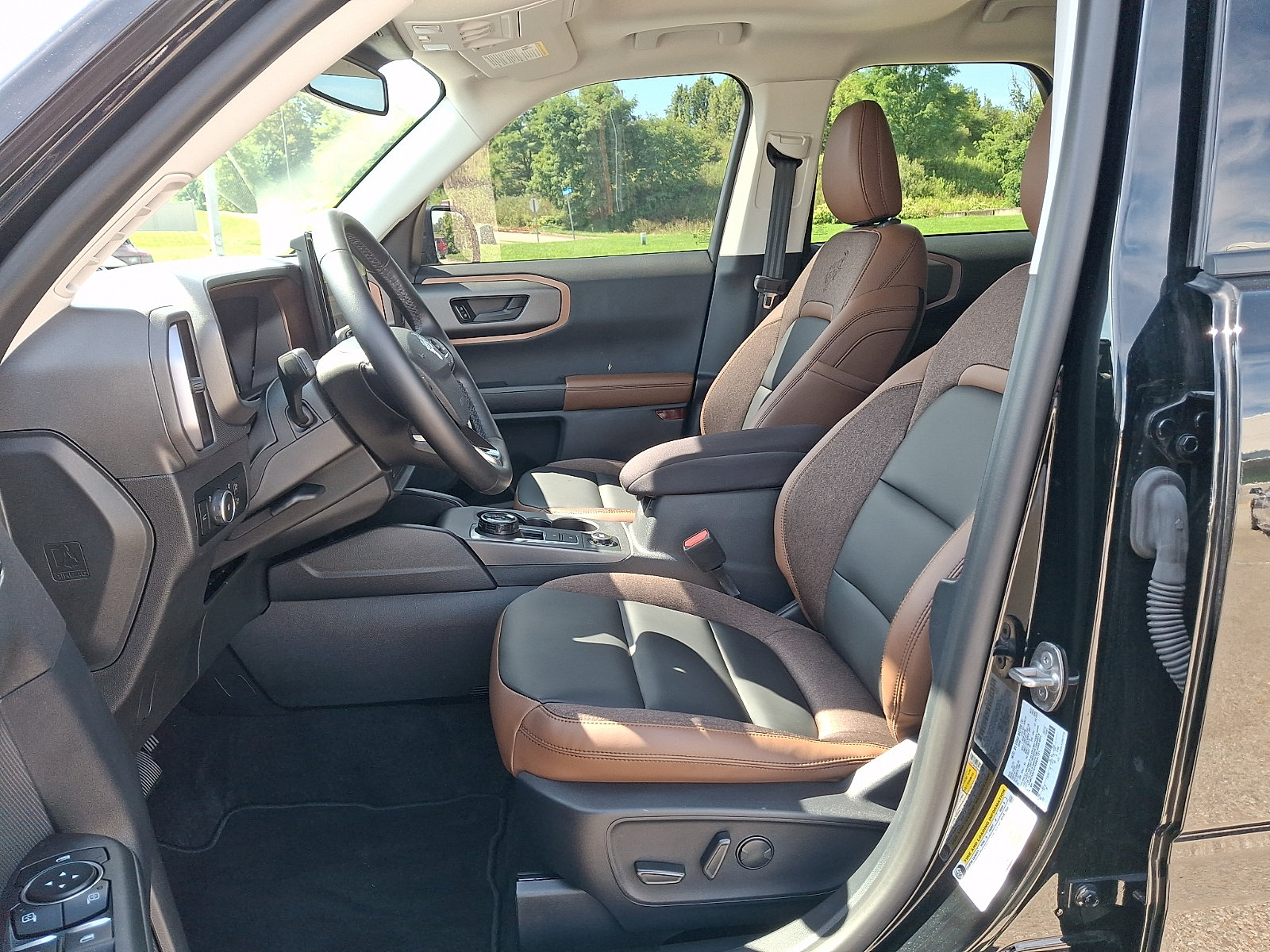 Used 2025 Ford Bronco Sport Outer Banks w/ Outer Banks Tech Package+ AWD/4WD image 14