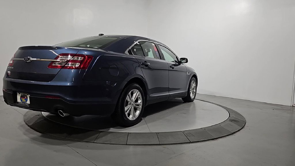 Used 2018 Ford Taurus SE FWD image 5