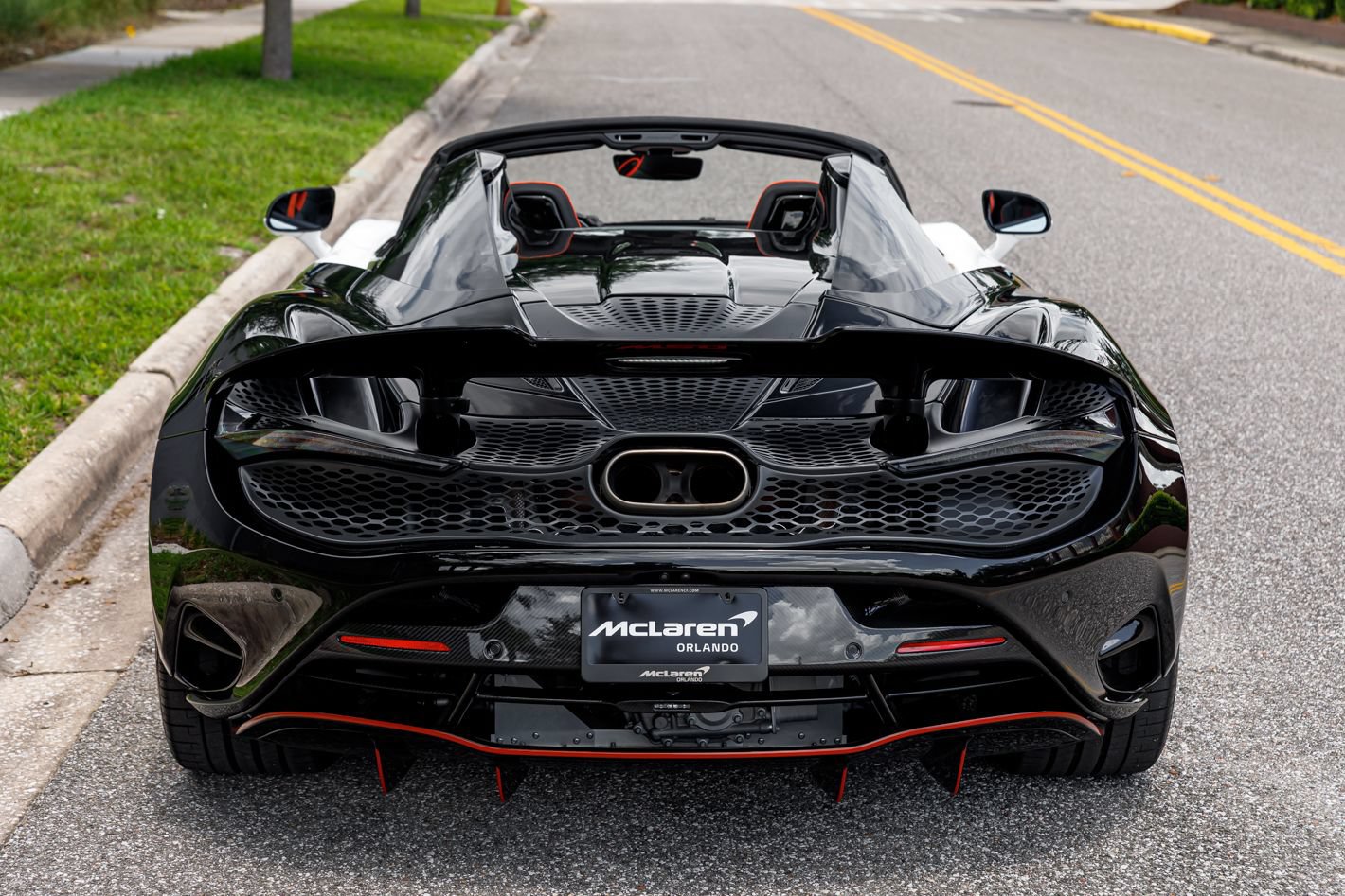 Used 2024 McLaren 750S Spider RWD image 12