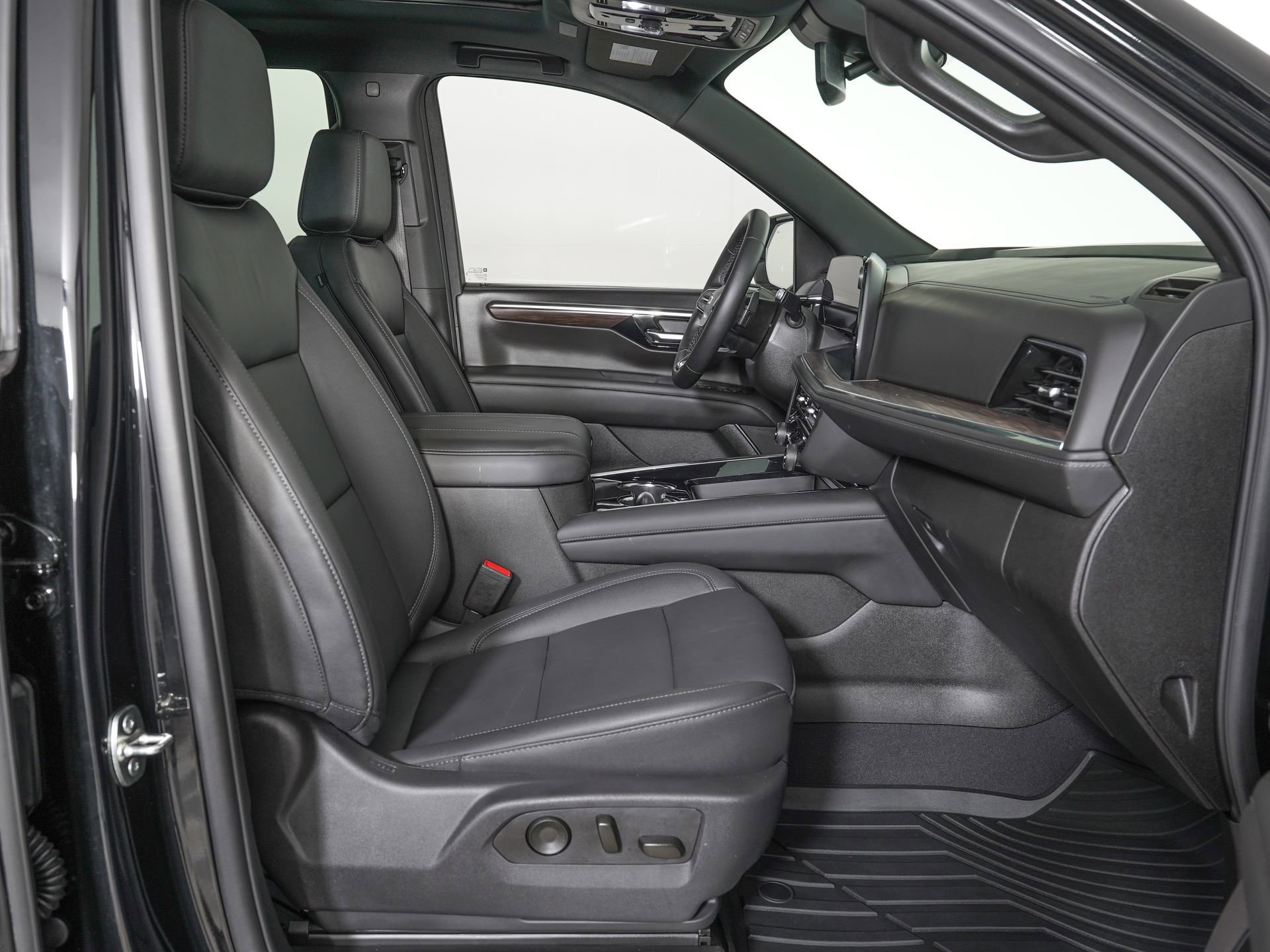 Used 2026 Chevrolet Tahoe Z71 w/ Comfort Package image 10