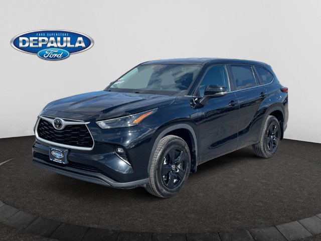 Used 2024 Toyota Highlander LE AWD/4WD image 1