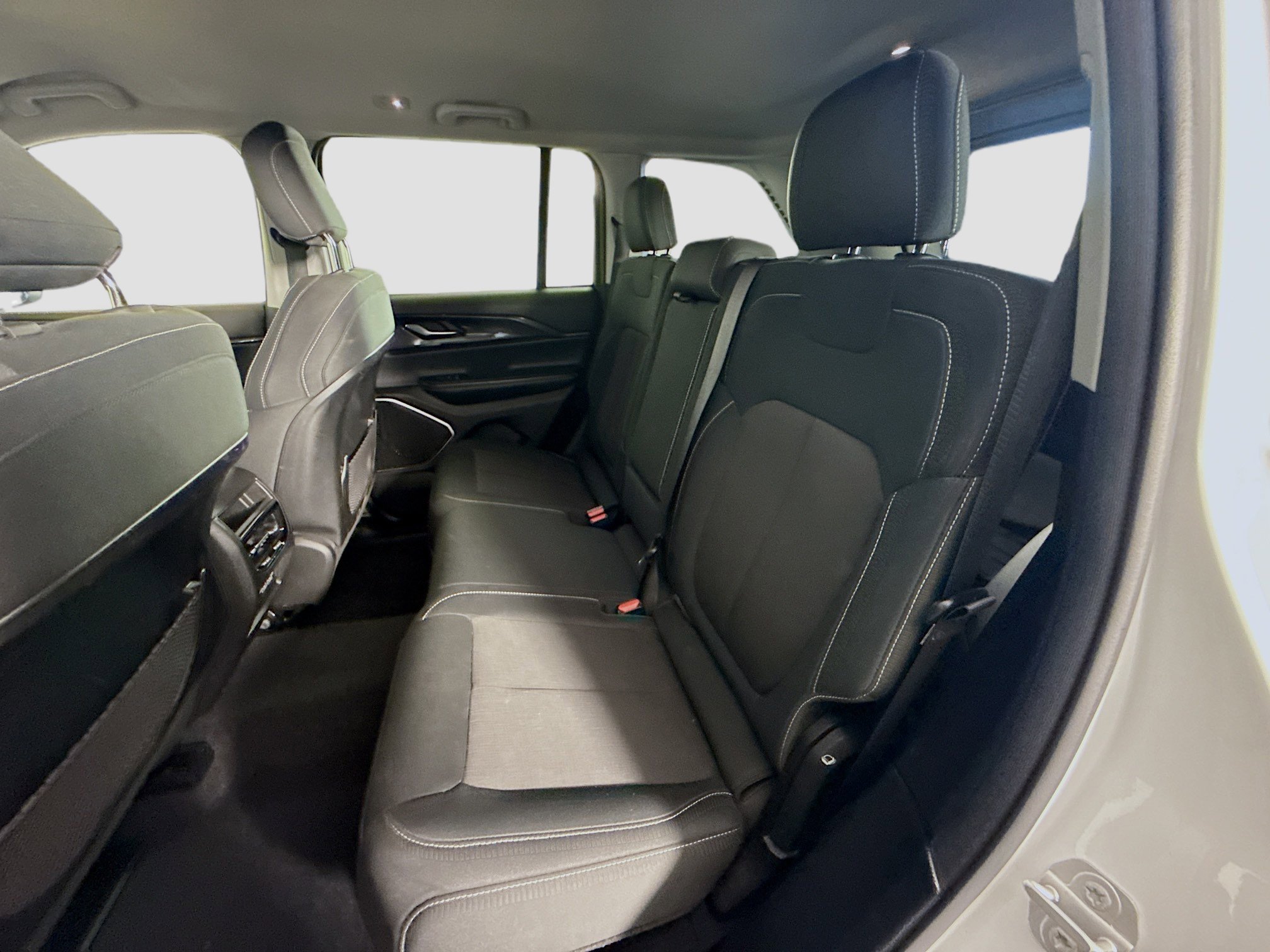 Used 2022 Jeep Grand Cherokee Laredo w/ Luxury Tech Group I image 25