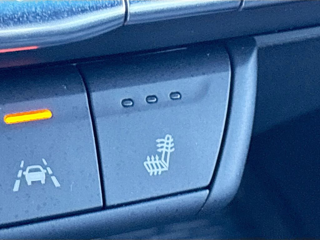 Used 2025 Cadillac CT4 Luxury image 20