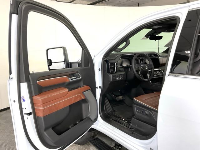 New 2026 GMC Sierra 2500 Denali Ultimate w/ LPO, Black Badging Package image 29