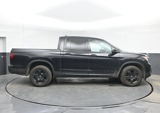 Used 2025 Honda Ridgeline Black Edition image 11