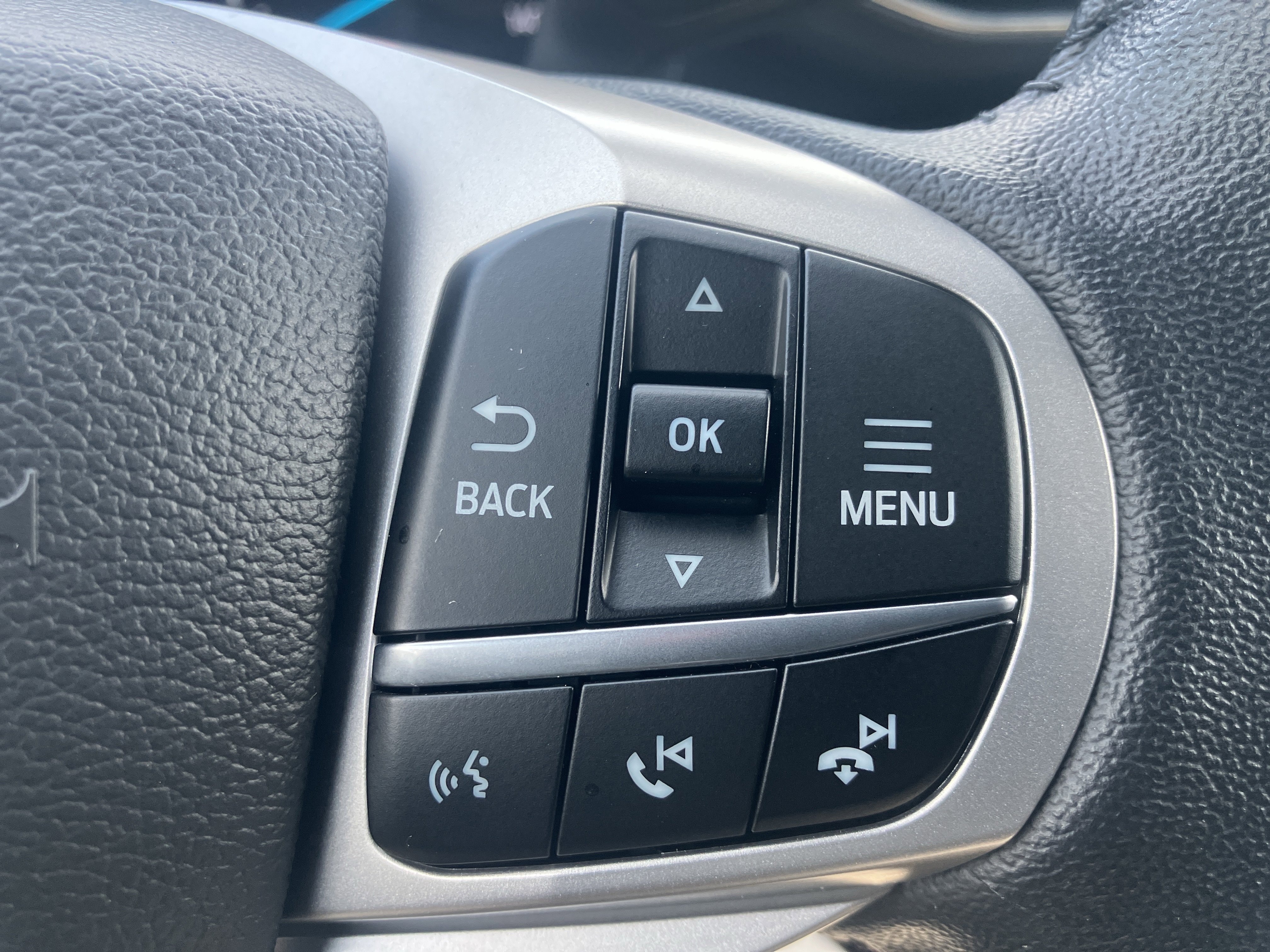 Used 2022 Ford Explorer XLT w/ Equipment Group 202A image 25