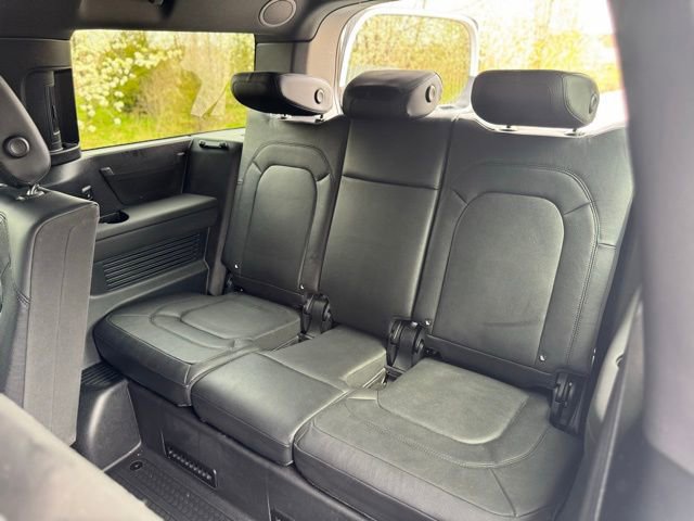 Certified 2024 Land Rover Defender 130 X-Dynamic SE AWD/4WD image 9