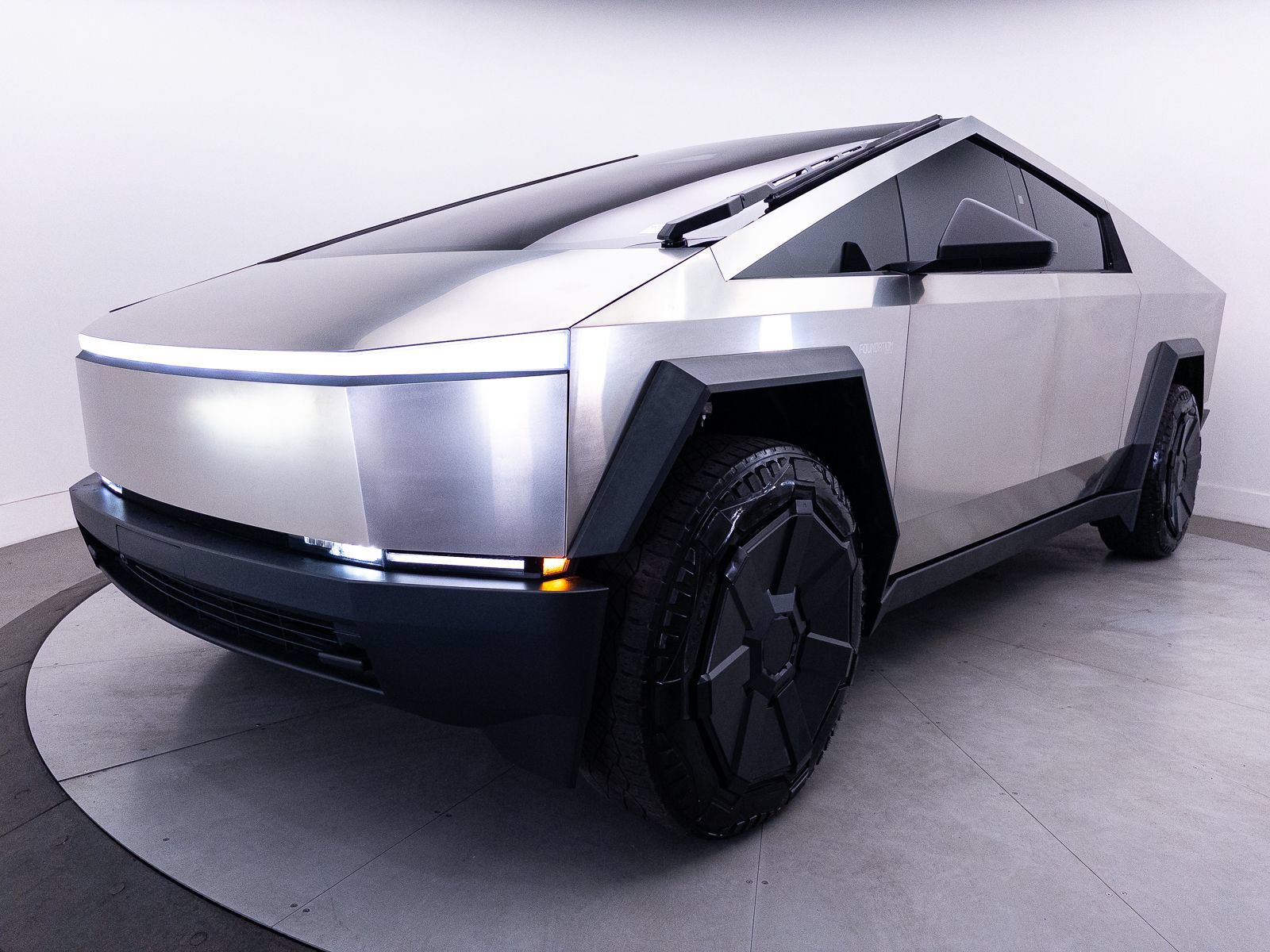 Used 2024 Tesla Cybertruck AWD Crew Cab image 13