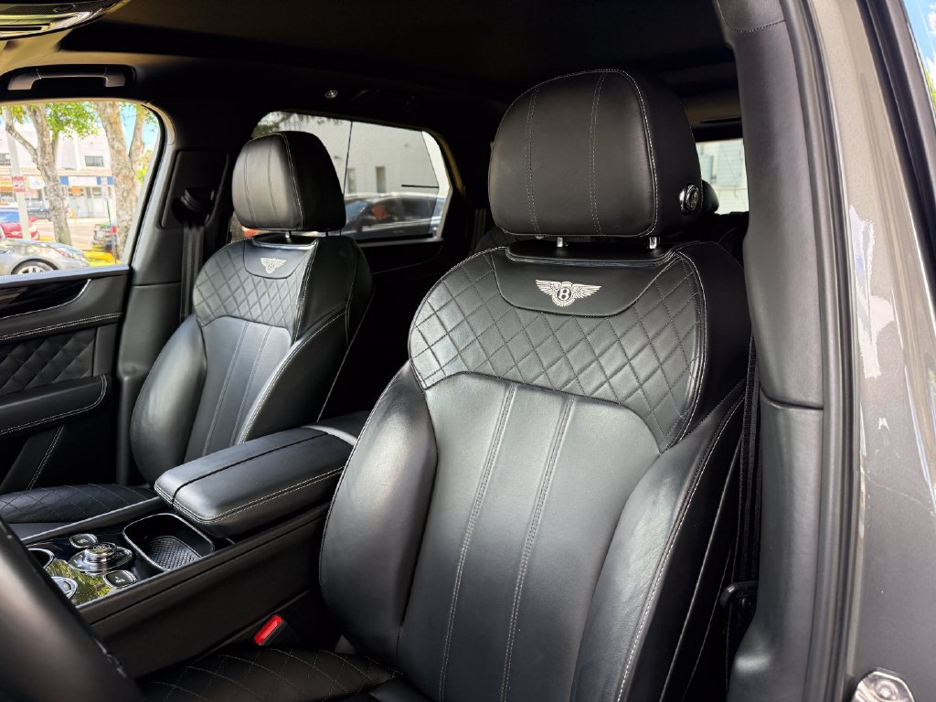 Used 2018 Bentley Bentayga AWD/4WD image 14