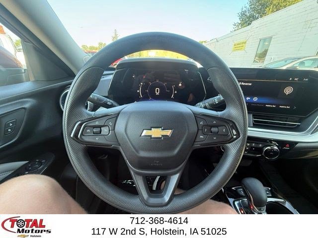 Used 2024 Chevrolet Trax LT FWD image 15
