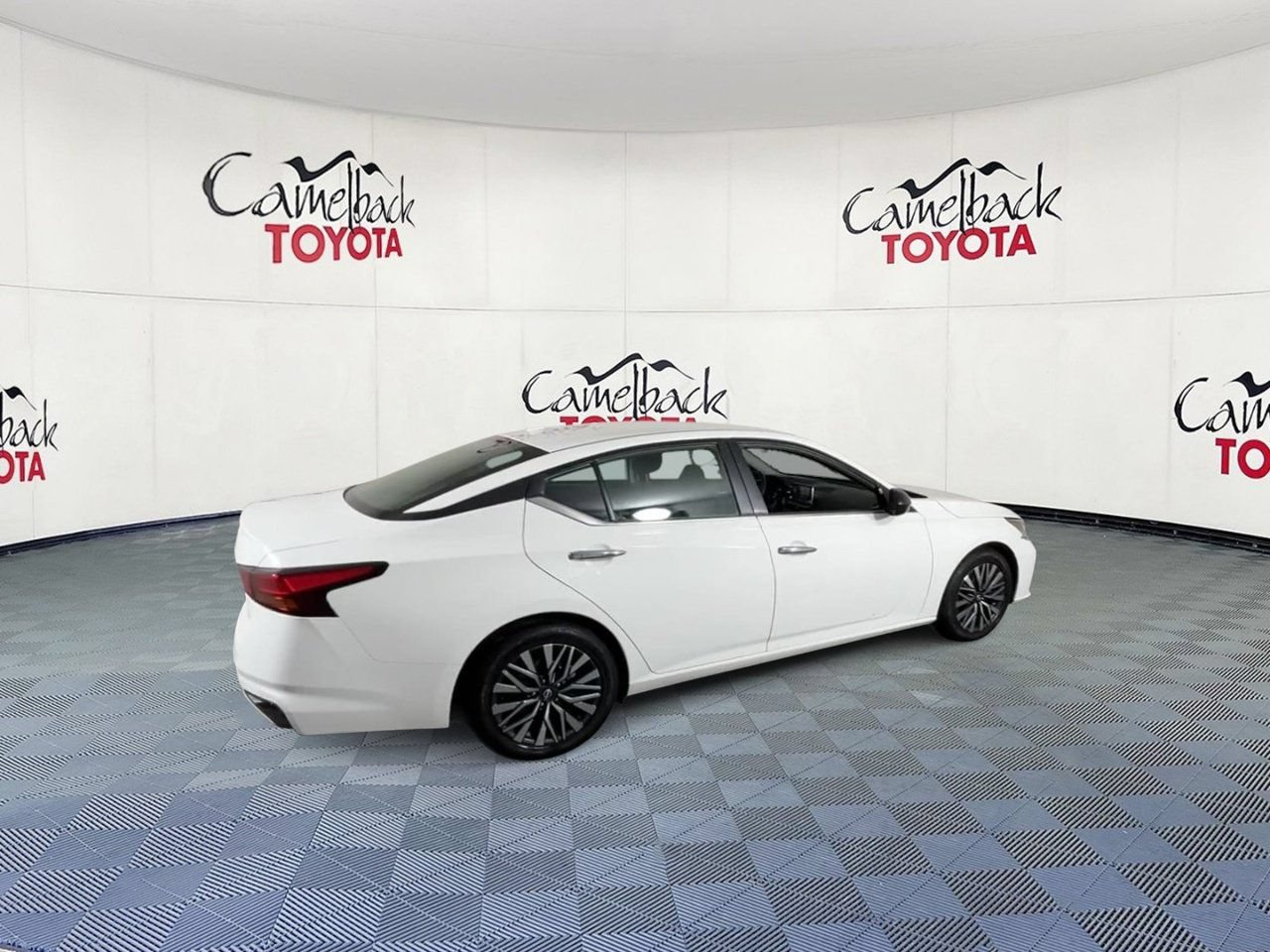 Used 2025 Nissan Altima 2.5 SV FWD image 3