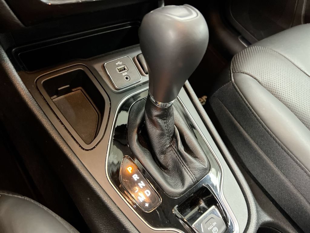 Used 2019 Jeep Cherokee Limited FWD image 17