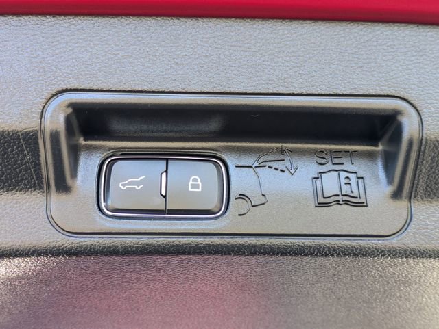 Used 2022 Ford Explorer XLT w/ Equipment Group 202A image 33