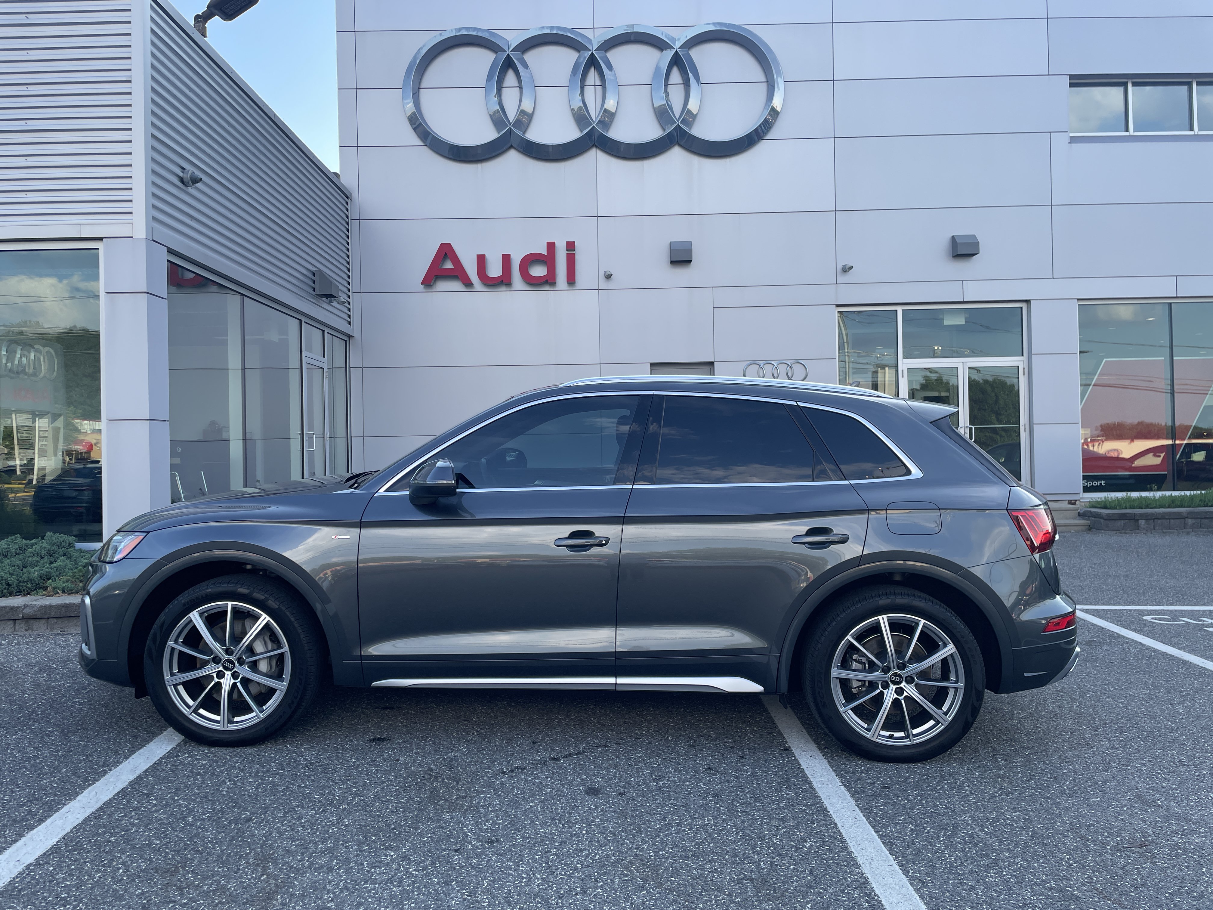 Certified 2022 Audi Q5 e Premium Plus w/ Premium Plus Package AWD/4WD image 4