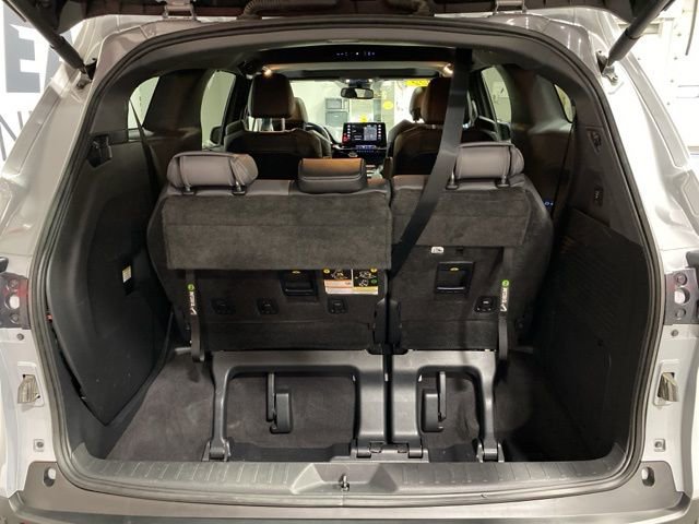 Used 2022 Toyota Sienna XLE Woodland Edition image 26