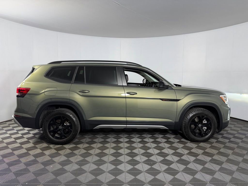 Used 2024 Volkswagen Atlas Peak Edition SE AWD/4WD image 4