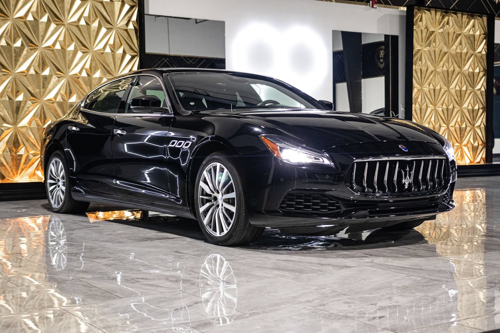 Used 2019 Maserati Quattroporte S Q4 AWD/4WD image 2