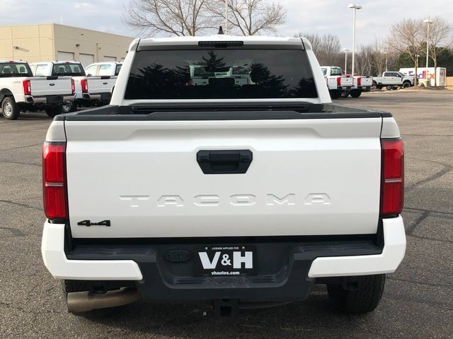Used 2024 Toyota Tacoma TRD Off-Road image 26