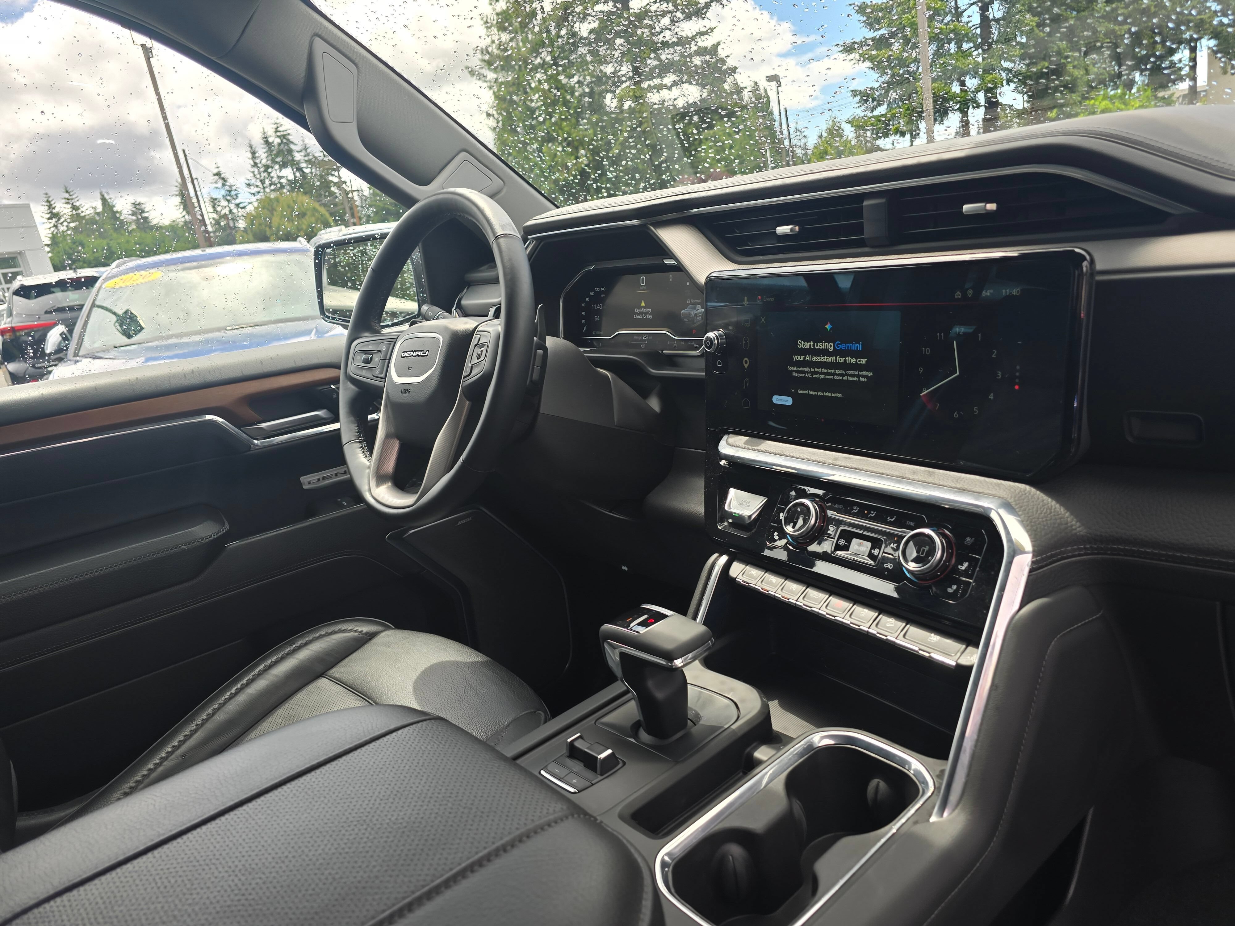 Used 2023 GMC Sierra 1500 Denali w/ Technology Package AWD/4WD image 10