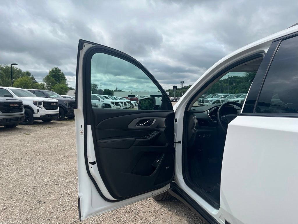 Used 2021 Chevrolet Traverse RS FWD image 19